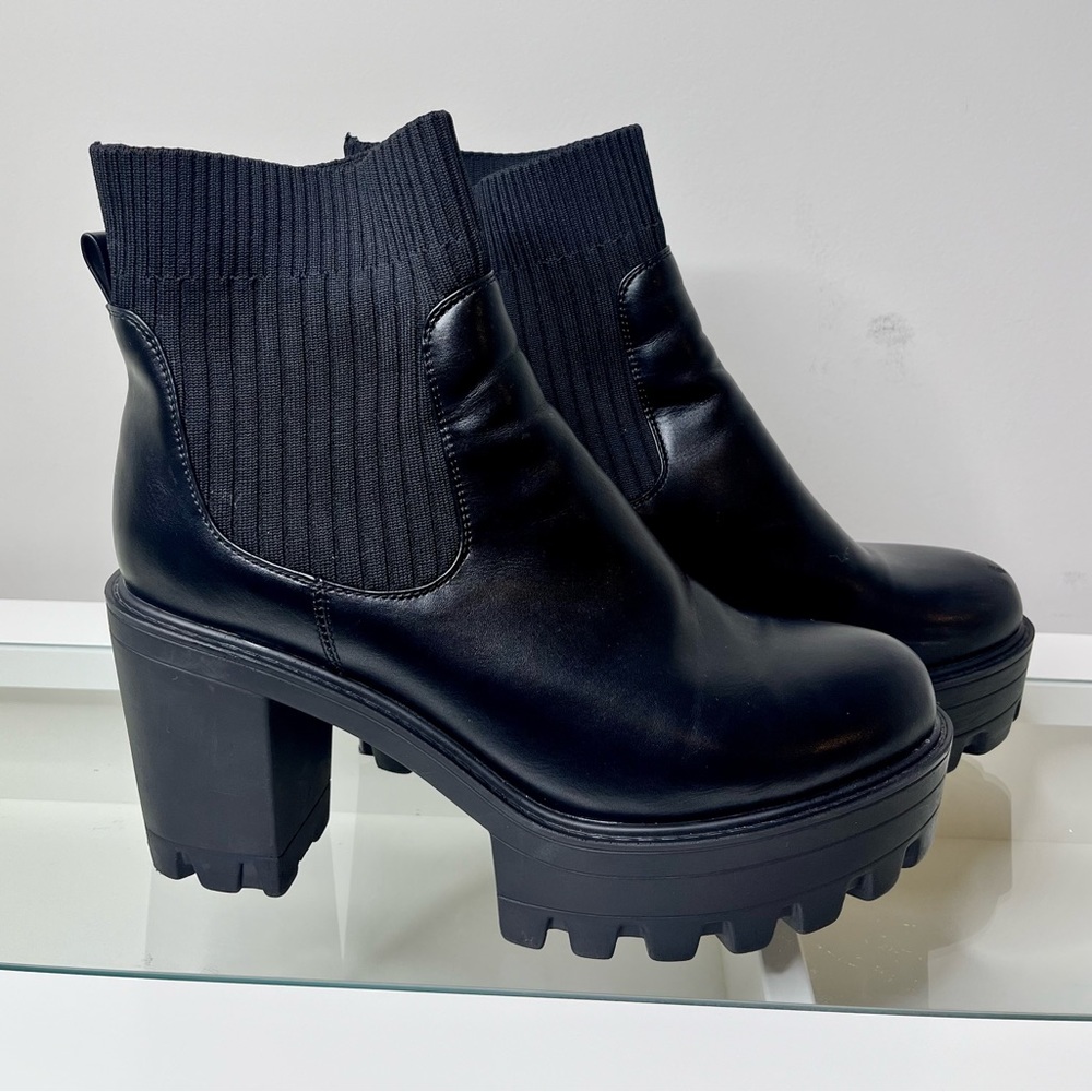 Black Faux Leather Heeled Platform Chelsea Boots / Size 43